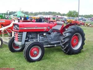 รถแทรกเตอร์ฟาร์ม Massey Ferguson MF135 2WD & 4WD รุ่นพรีเมียม ใหม่และมือสอง พร้อมเครื่องยนต์ที่เชื่อถือได้สำหรับการเกษตรเชิงพาณิชย์ - Product Image 4