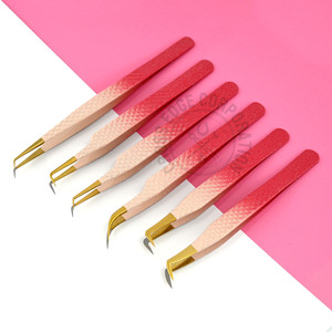 แหนบต่อขนตาสีชมพูคู่ ขายดี พร้อมปลายไฟเบอร์จับถนัดมือ 45 90 องศา สำหรับต่อขนตาวอลลุ่ม น้ำหนักเบา แยกเส้นขนตาได้ดี สำหรับมืออาชีพ - Product Image 1