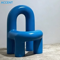 Tabouret d'appoint ludique en PRV en forme de tube pour café, bar, showroom, villa, intérieur personnalisé pour agences de design et projets d'aménagement hôtelier