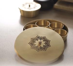 Boîte à épices en laiton traditionnelle élégante pour une expérience culinaire authentique, alliant design culturel et utilité quotidienne - Product Image 2
