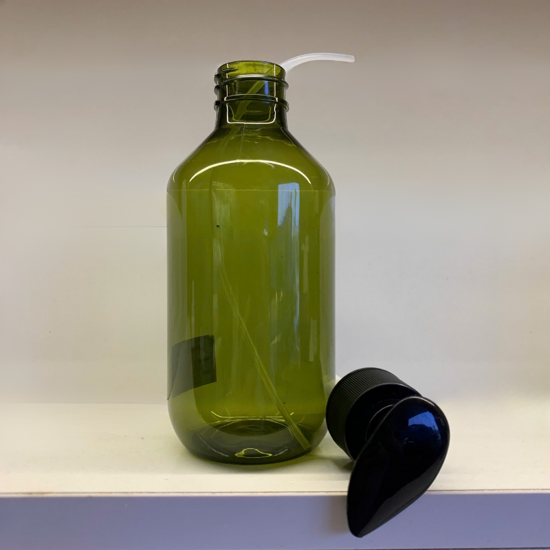 สีเขียวเข้ม