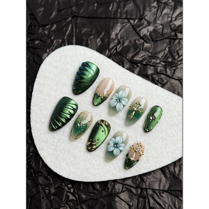 Green Serendipity Press-On Nail Art Écologique et élégant - Product Image 2