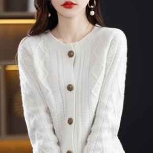 Abrigo de suéter de lana de otoño e invierno para mujer Top de Cachemira suelto versátil con logotipo frontal de estilo dulce - Product Image 4