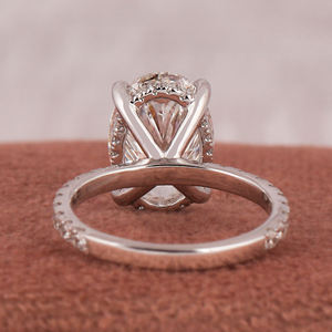 Anillo de diamante cultivado en laboratorio de oro macizo de 18 quilates, juego de pavé de Halo oculto, compromiso de corte ovalado de estilo clásico con certificado IGI, su regalo - Product Image 3