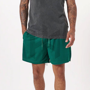 Gran oferta de pantalones cortos de malla de poliéster para hombre de verano estilo informal de ajuste doble y suelto con patrón sólido ecológico - Product Image 2