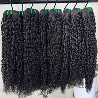 Extensiones de cabello humano rizado estilo pixie de color natural, suaves y con rizos cortos, de alta densidad para la elaboración de pelucas.