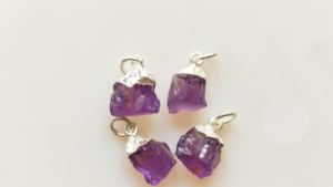 Collier de pierres précieuses brutes en améthyste Pendentif plaqué argent Collier de forme libre organique Bijoux de charme en pierre de naissance électrolytique - Product Image 6