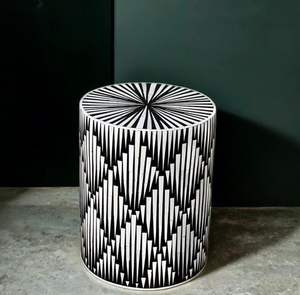 Table d'appoint élégante en os incrusté, fabriquée à la main, avec de riches motifs décoratifs pour une vie luxueuse et les intérieurs de chambre à coucher - Product Image 6