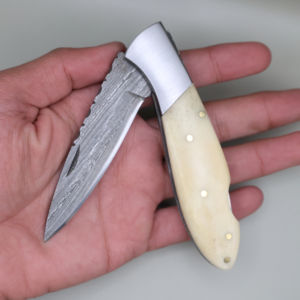 มีดพับเหล็กดามัสกัสคุณภาพสูง ใบมีดทรงดรอปพอยต์ ขอบตรง ด้ามจับทำจากกระดูก ขนาด 18 ซม. - Product Image 1