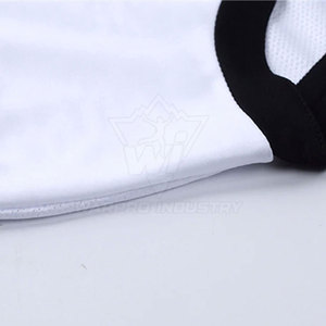Conjunto de camiseta y pantalones cortos de fútbol hechos en Pakistán, fabricados con tela de poliéster de alta calidad, adecuados para entrenamiento y partidos. - Product Image 4