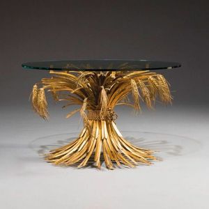 Mesa de centro de aluminio con motivos florales tallados a mano, base resistente y superficie de vidrio que proporciona una decoración y facilidad de uso atemporales - Product Image 5