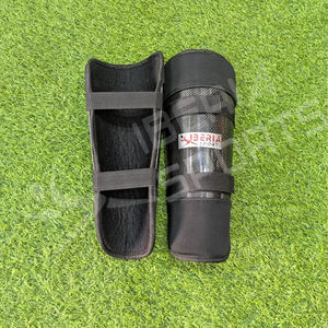 IBERIA Vente en gros de protège-tibias de hockey sur roulettes en fibre de carbone personnalisés |   Léger, protection à fort impact et performances durables. - Product Image 1