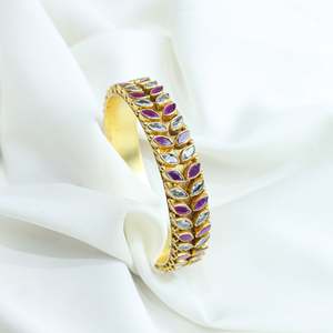 Brazalete Aasma de Plata 925 Chapado en Oro con Rubí y Circonita, Piedra Semipreciosa, Pieza Única, Brazalete Moderno - Product Image 2