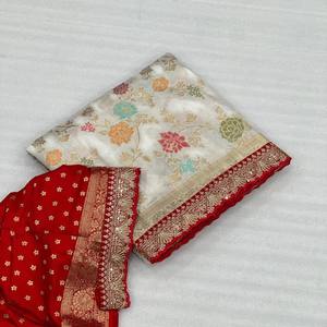 Sari de Seda Dola Pura VASTRA COTTAGE con Bordado Meenakari y Zari, Borde de Lentejuelas y Cordón, y Blusa en Contraste - Product Image 5