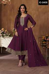 Las mujeres elegantes usan un Maslin listo para usar de estilo indio y pakistaní con impresión digital y trabajo de bordado Kurtis para ropa de Festival - Product Image 4