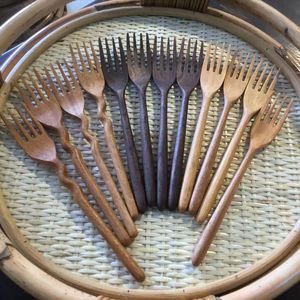 Juego de Cubiertos de madera de acacia tallados a mano, cubiertos sostenibles de 20 cm, incluye tenedor, cuchara, cubiertos de madera hechos a mano surtidos - Product Image 1