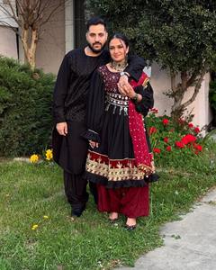 Ensemble de robe de mariée vintage pour couple et kurta pour garçons, vêtements ethniques pakistanais traditionnels faits à la main, longueur au sol, motif floral - Product Image 4