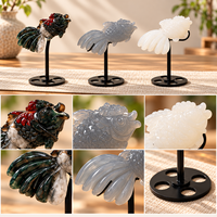 Figurine de poisson rouge sculptée à la main en pierre avec support en métal noir, ornement décoratif en cristal pour bureau, étagère, décoration intérieure