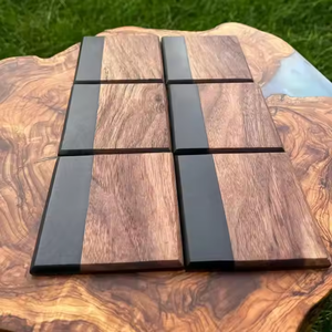 Dessous de verre en noyer en bois au design de luxe Dessous de verre en noyer fait main au design moderne par Crescent Crafts - Product Image 4