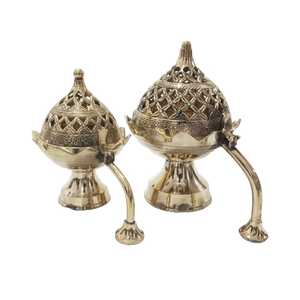 Apportez de l'énergie paisible à votre maison avec un brûleur d'encens en laiton orné, support artisanal pour temple et décor maison Puja d'Inde - Product Image 5