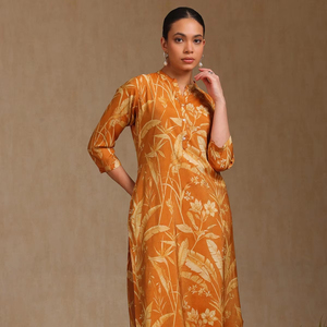 Robe décontractée à imprimé botanique en tissu moutarde confortable toutes tailles et saisons taille naturelle lavable avec pantalon - Product Image 1