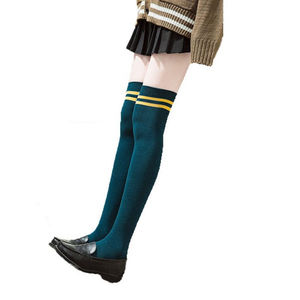 Chaussettes hautes pour filles du lycée - Chaussettes uniformes en coton avec un joli design côtelé, bout sans couture, logo sportif pour le printemps - Product Image 4