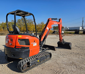 Mini-excavatrice hydraulique sur chenilles de 3,5 tonnes Kubota KX033-4 d'occasion pour Kubota U35 en parfait état - Product Image 4