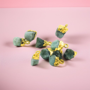 Venta al por mayor colgantes finos y dijes Esmeralda cruda piedra preciosa curación cristal plata esterlina galvanizada DIY fabricación de collares joyería - Product Image 1