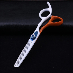 Ciseaux de coiffure professionnels en acier inoxydable à pointe fine pour barbier, avec manche en plastique confortable - Product Image 4