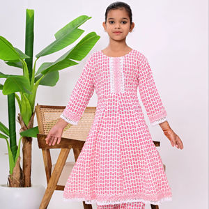 Salwar Kameez Moderno de Alta Calidad para Niñas, Estampado Floral Verde, Algodón Elástico, Largo hasta el Suelo, Protección Solar, Secado Rápido - Product Image 1