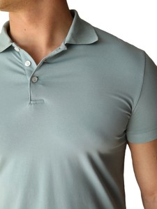 Polo en tricot de bonne qualité personnalisé en gros pour hommes polos à manches courtes respirants et décontractés pour hommes coupe ajustée - Product Image 3