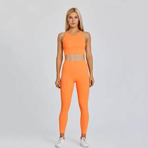 Ensemble de vêtements de yoga 2 pièces pour femmes, personnalisable avec logo, écologique, respirant, léger, réversible, pour le fitness, la salle de sport et le sport - Product Image 3