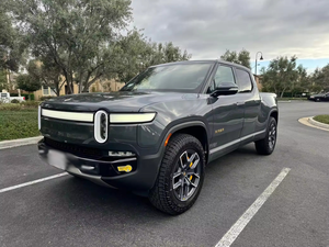 SUV R1T 2024 d'occasion propre, conduite à gauche, sièges en cuir, automatique, caméra arrière, 150-200 ch, 200-300 Nm, prêt à rouler - Product Image 3