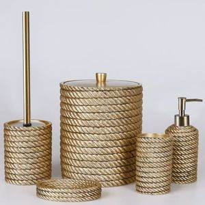 Juego de 5 accesorios de baño Color dorado Aspecto brillante Diseño martillado Juego de suministros de baño y utensilios de cocina Adorable Precio bajo - Product Image 6