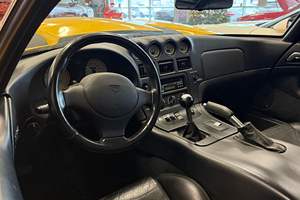 Dodge Viper GTS 2001 Usado, ~20200 Millas, Transmisión Manual de 6 Velocidades, Motor V10 de 8.0 Litros, Color Amarillo Viper de Carreras - Product Image 4