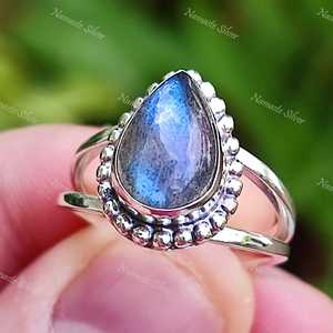 Anillo Delicado de Plata de Ley 925 con Labradorita, Joyería Boho Hecha a Mano con Gema Natural en Forma de Pera, Joyería de Piedra de Nacimiento - Product Image 5