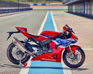 Hondaa CBR1000RR-R Fireblade SP - Product Image 5