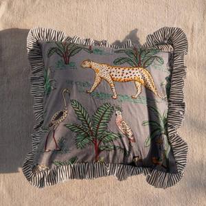 Funda de cojín con volantes de Safari Tropical gris, funda de cojín con estampado de bloques, decoración de almohada de campo, granja - Product Image 2