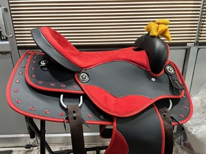 Selle de cheval de saut en cuir indien, équipement de course de chevaux disponible à l'exportation - Product Image 3