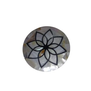 Dessous de verre en résine nacrée de luxe avec motif de mandala noir incrusté de lotus Tapis de boisson rond de 4 pouces - Product Image 6