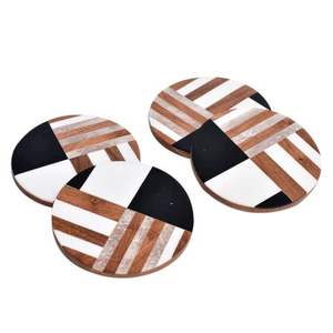 Posavasos de madera y resina marrón tradicional hecho a mano, Juego de 4 accesorios de cocina geométricos de lujo para uso en hoteles y hogares - Product Image 1