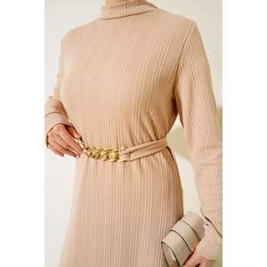 Robe en velours côtelé ceinturée à chaîne Beige - Product Image 4