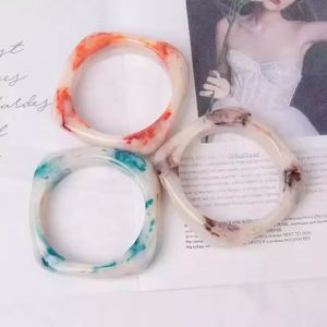 Brazalete de resina único para mujer, hecho a mano, joyería de moda, accesorio de diseñador, regalo para eventos especiales, venta al por mayor, artesanía en resina - Product Image 5