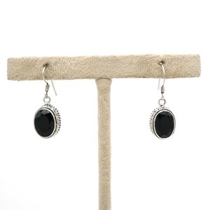 Pendiente de Plata de Ley 925 con piedras preciosas de ónix negro, pendiente fino hecho a mano, regalo para su modelo - Product Image 1