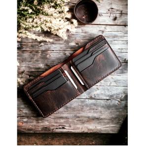 Portefeuille en cuir résistant à l'eau de la meilleure qualité avec des coutures durables et un design élégant pour les modes de vie actifs disponibles à la vente - Product Image 1