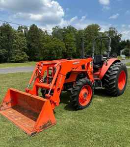 Tractor usado Kubota M6060 asequible con accesorio a la venta - Product Image 4
