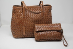 Venta al por mayor de bolsos bohemios de moda de gran capacidad de cuero de las mujeres de alta calidad de estilo casual bolsos botón decoración cadena - Product Image 6