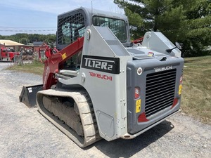 รถตักล้อยาง Takeuchi TL12R ที่ทรงพลัง ออกแบบมาเพื่อการเคลื่อนย้ายดิน การจัดการวัสดุ และงานก่อสร้างระดับมืออาชีพ - Product Image 4