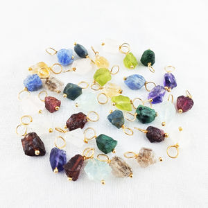 Pendentif tanzanite 8-10mm fait à la main pierre de naissance brute naturelle or Vermeil 925 fil d'argent Sterling enveloppé de breloque plaquée rhodium - Product Image 4