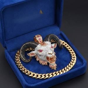 Joyería Personalizada con Dije 3D, Plata de Ley 925, Diamante Moissanita VVS, Dos Tonos, Mapa del Mundo 3D, Dije de Murciélago Malvado - Product Image 5